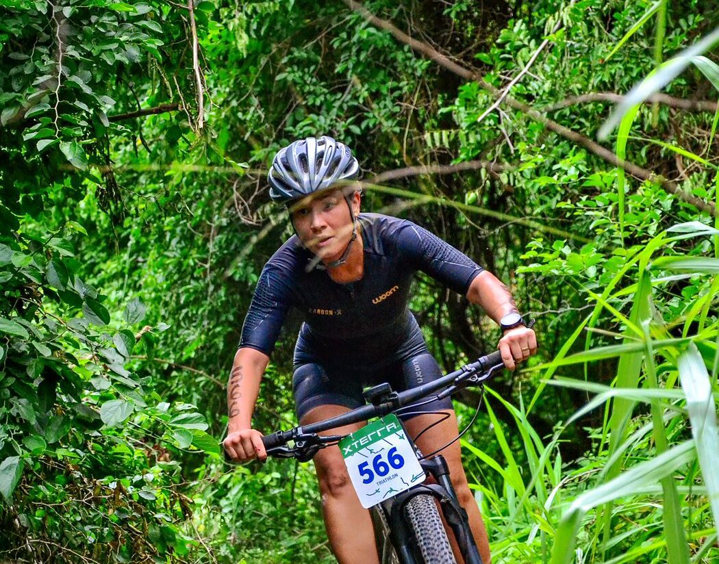 Supercampeã XTERRA celebra a paixão pelo triatlo e saúde mental